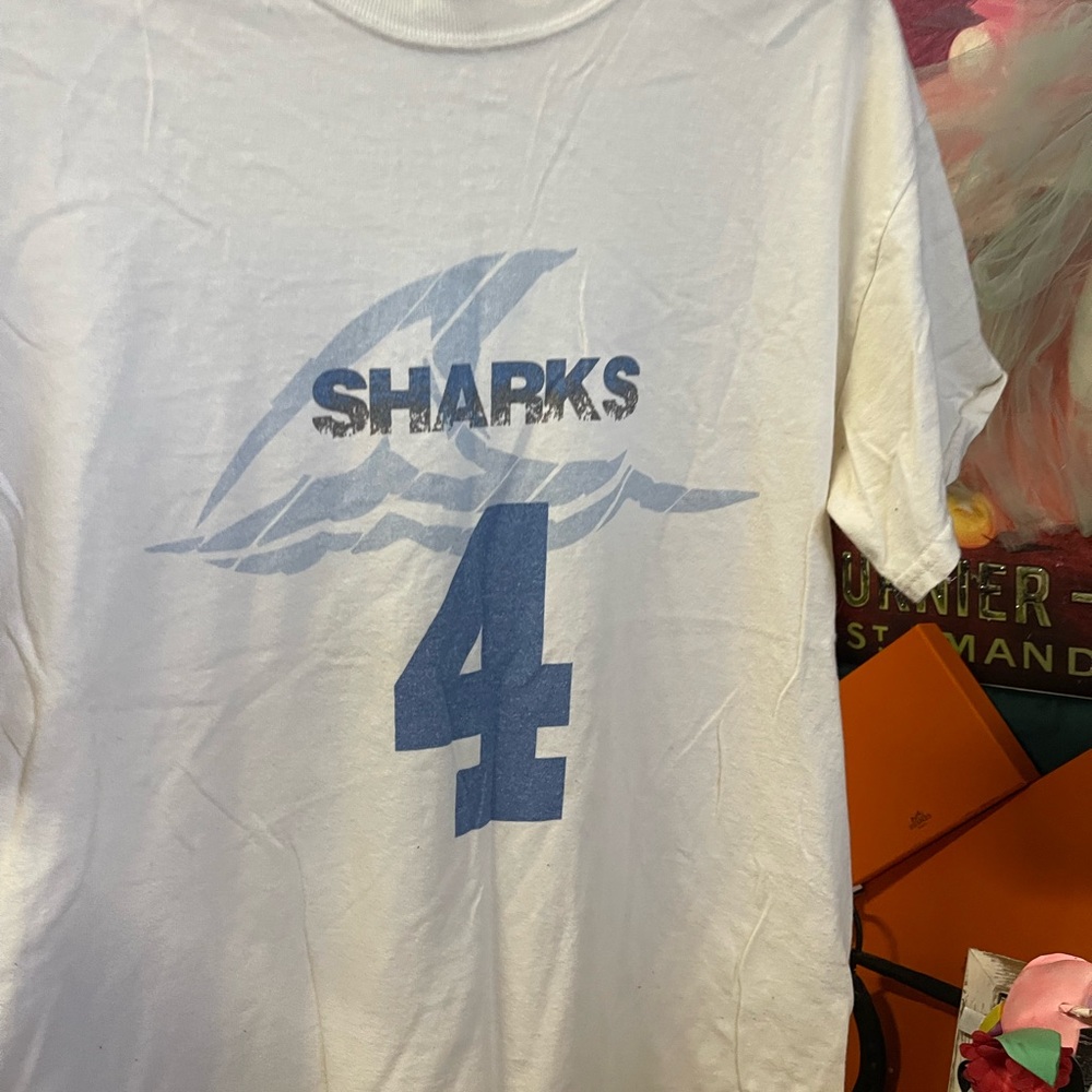 Shark 4 - Picture 2 of 4